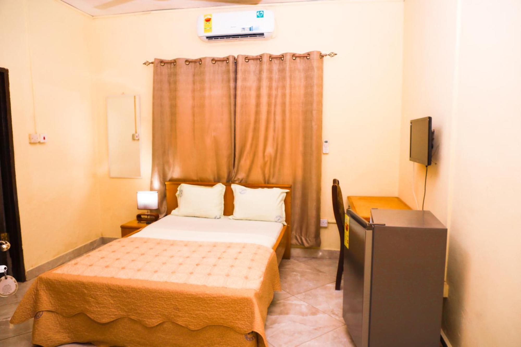 Jenos Hotels Accra Buitenkant foto
