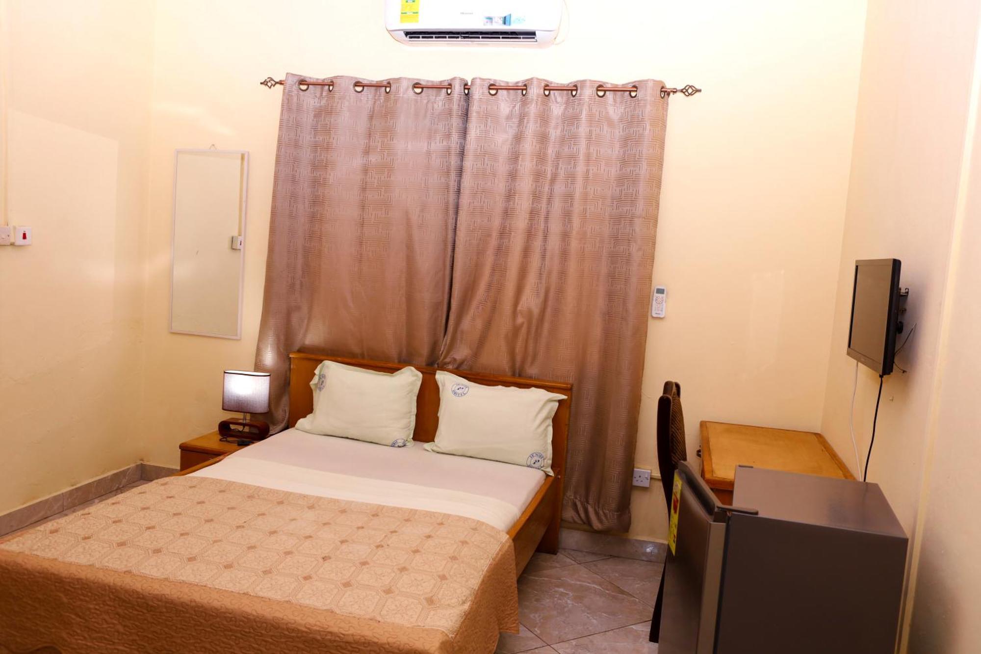 Jenos Hotels Accra Buitenkant foto