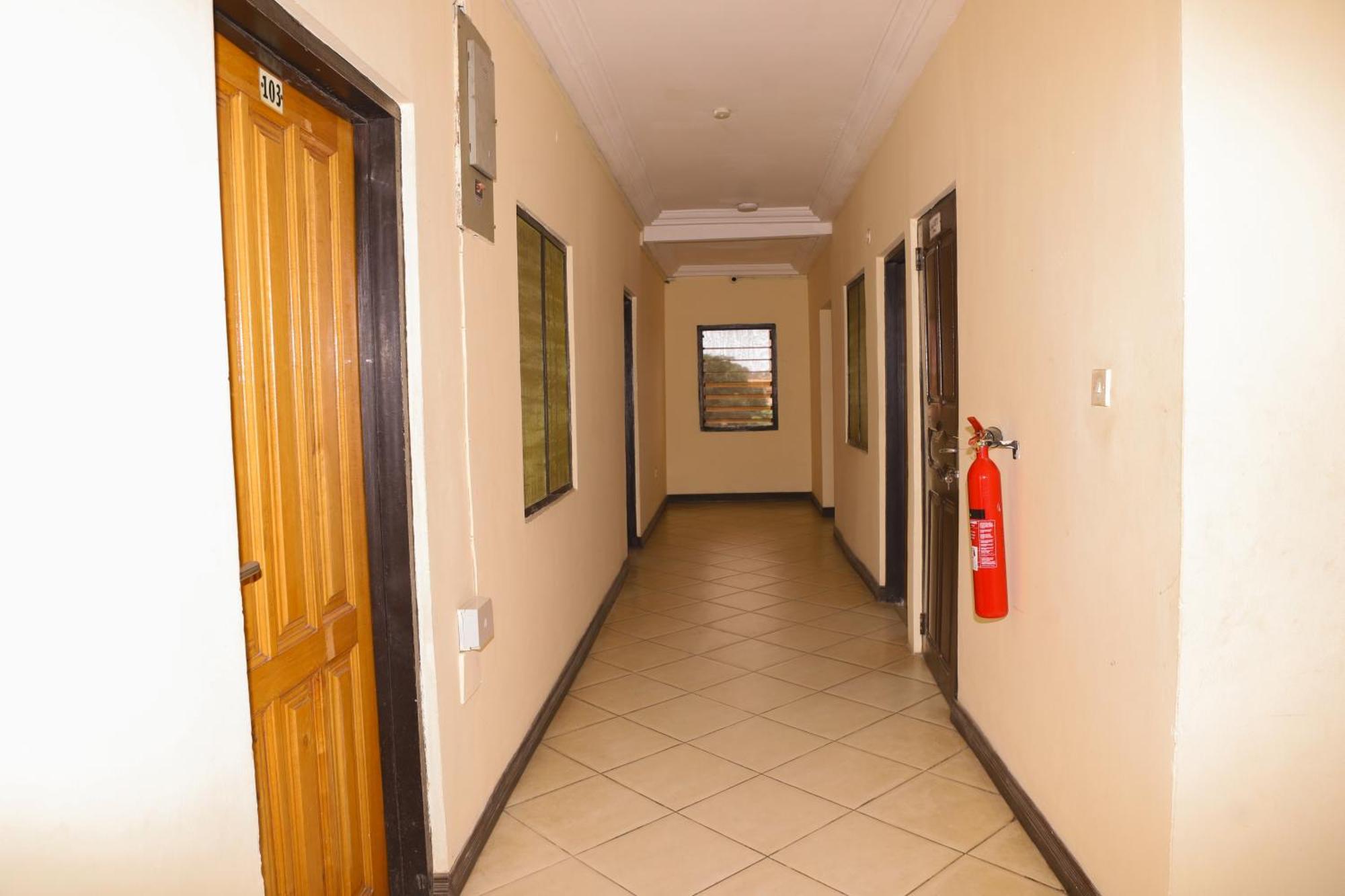 Jenos Hotels Accra Buitenkant foto