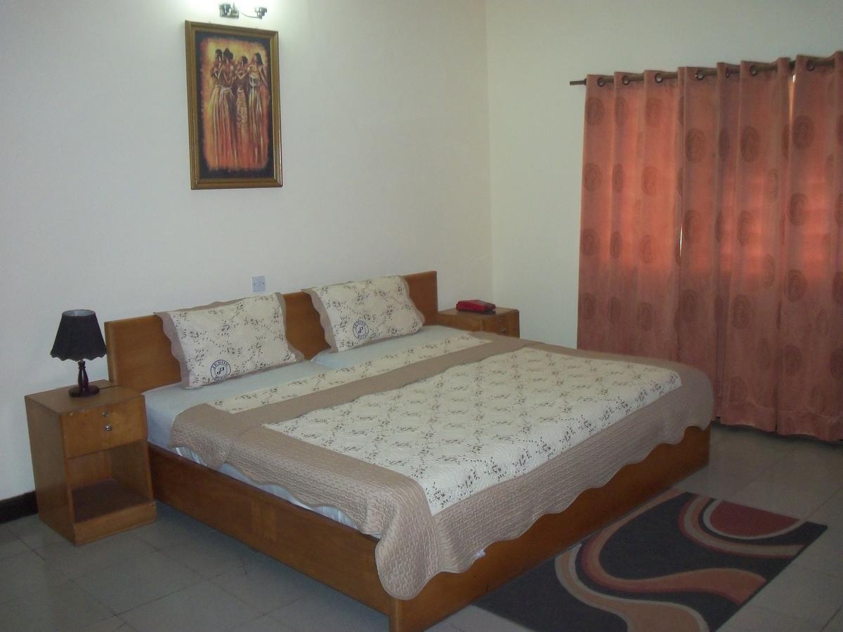 Jenos Hotels Accra Buitenkant foto