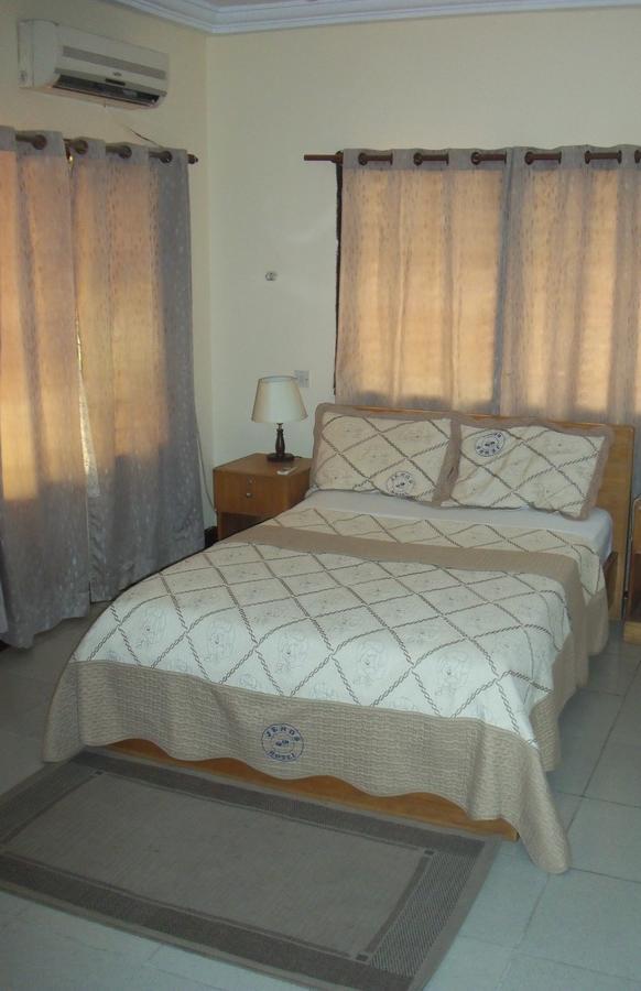 Jenos Hotels Accra Buitenkant foto