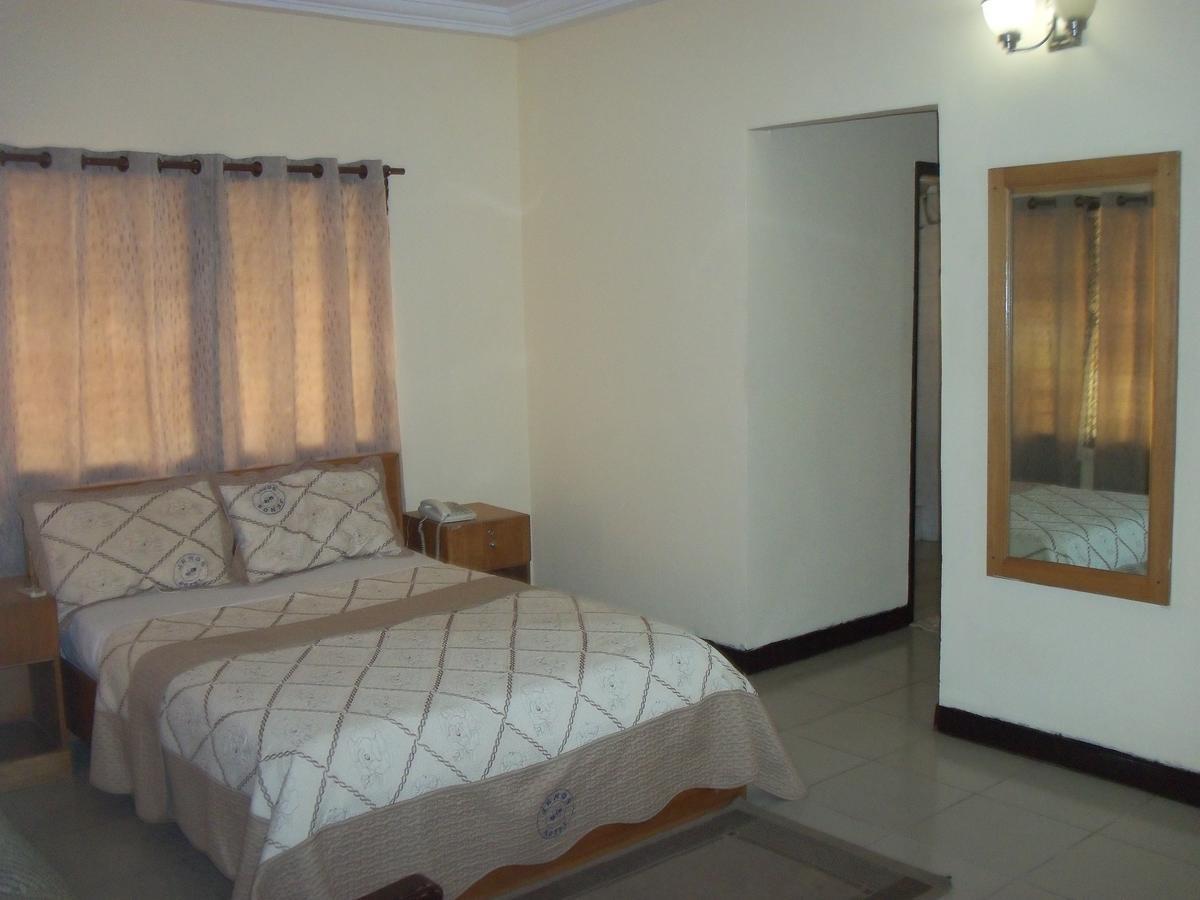 Jenos Hotels Accra Buitenkant foto