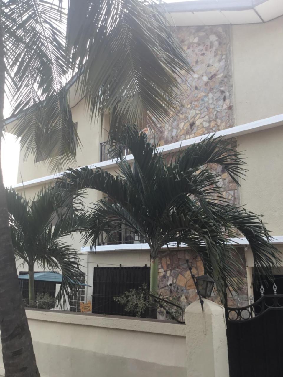 Jenos Hotels Accra Buitenkant foto